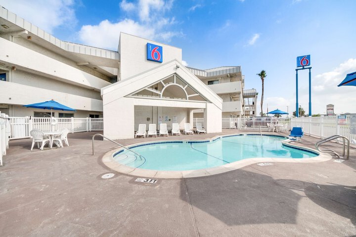 Hotel Pool