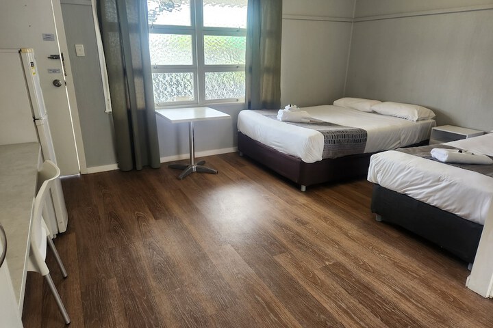 Room 6 of 42