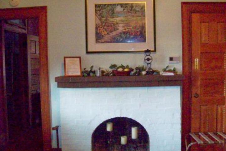 Baker St. Harbour Waterfront Bed &  Breakfast in Granbury, TX