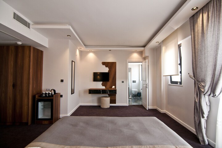 Room 26 of 76
