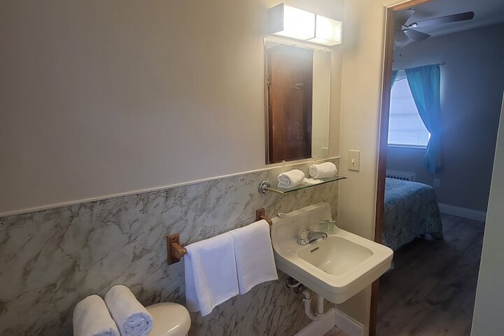 Room 10 of 16