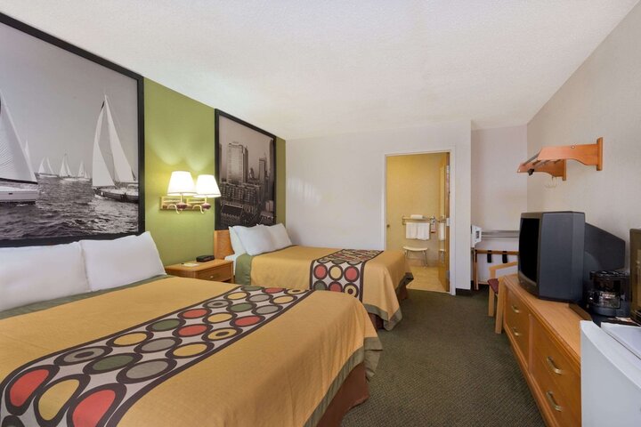 Double Accessible 2 Queen Beds (3 of 6)