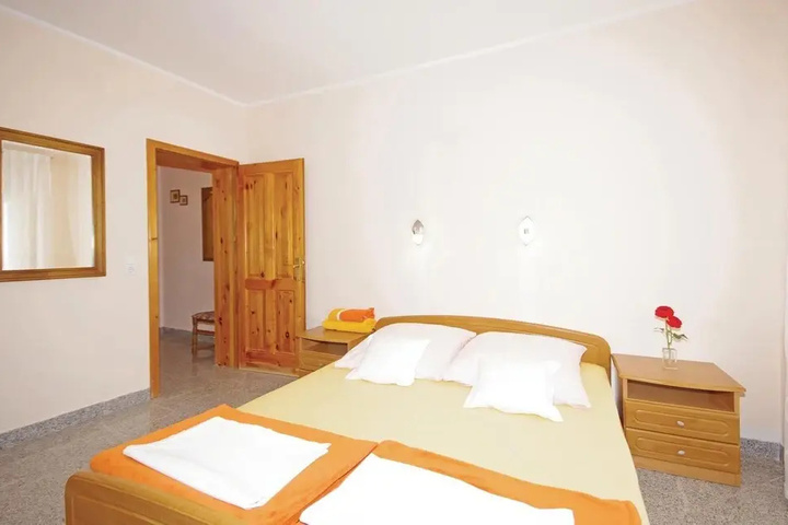 Awesome Home in Makarska With Wifi and 1 Bedrooms