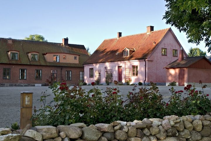 Hotel Exterior 69 of 74