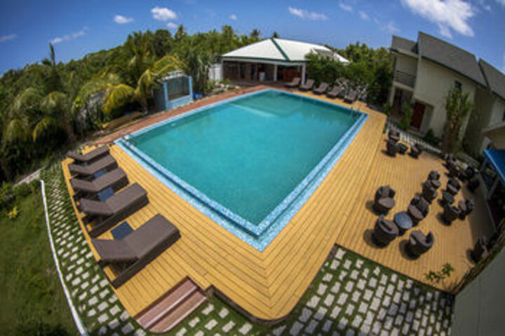 Pool 10 of 15