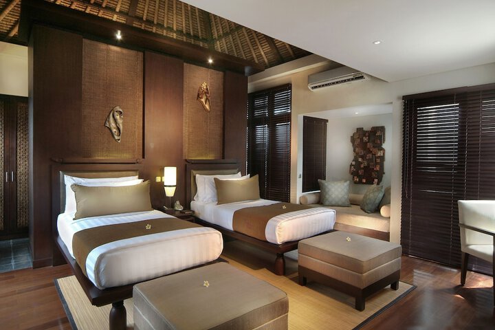 Room 6 of 28