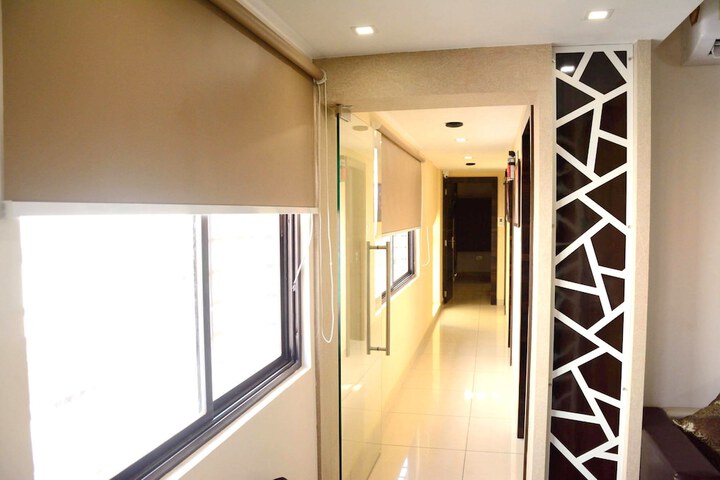 Ballroom/Hall 21 of 24