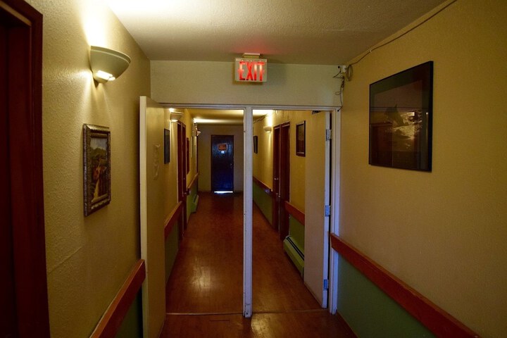 Ballroom/Hall 14 of 16