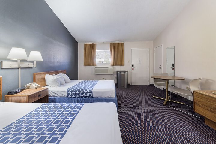 2 Double Beds (6 of 6)