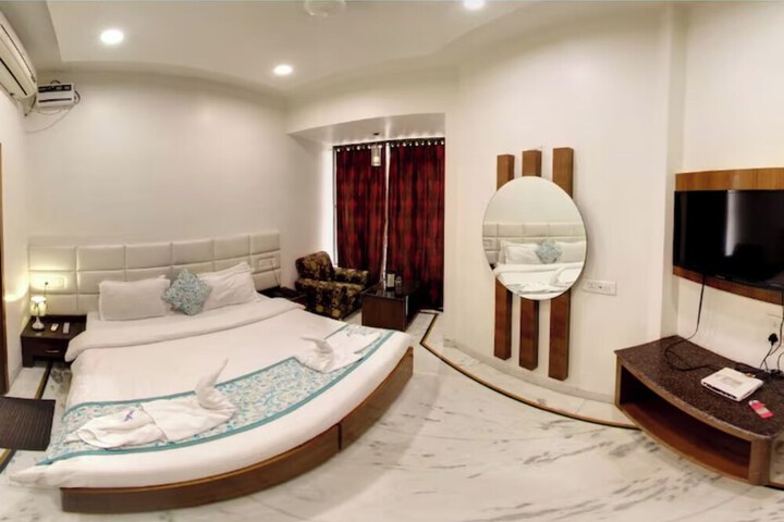 Room 27 of 35