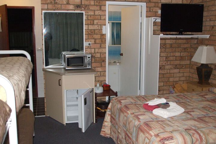 Room 6 of 33