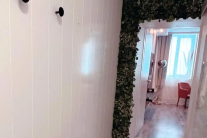 Room 9 of 11
