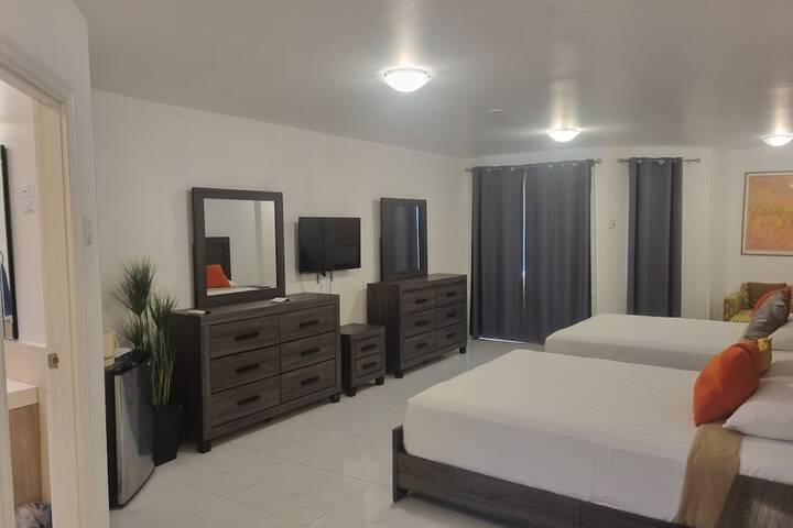 Room 10 of 33