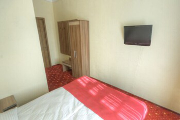 Room 11 of 21
