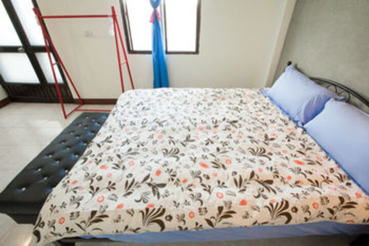 Room 9 of 18