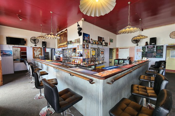 Lounge 16 of 21