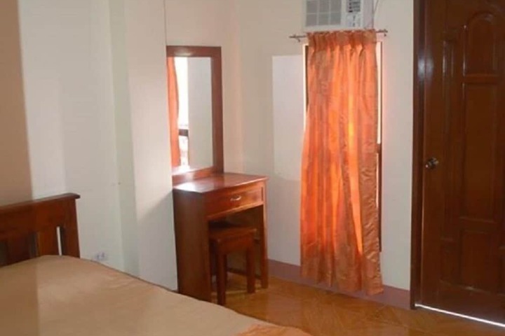 Room 28 of 79