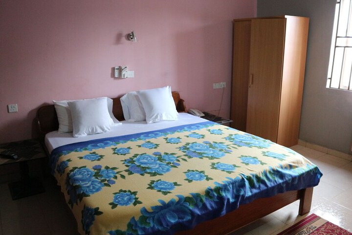 Room 6 of 37