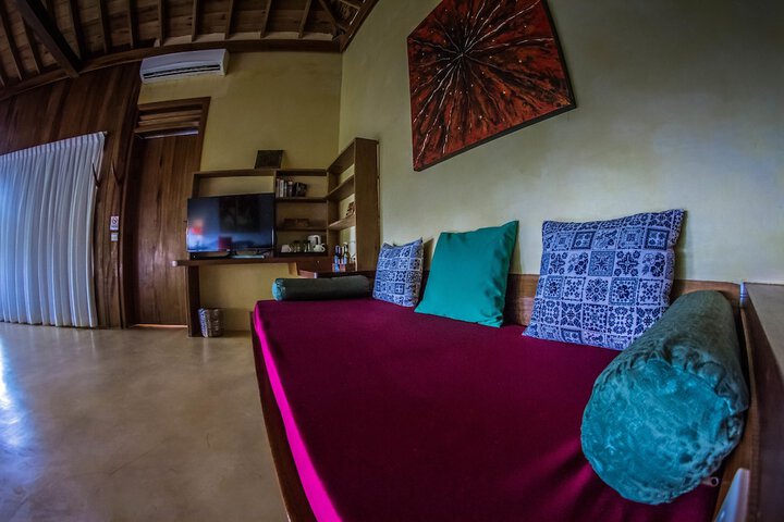 Room 20 of 373