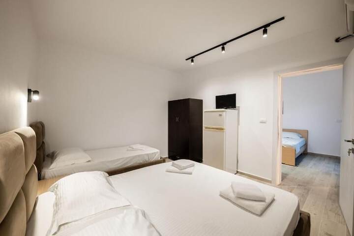 Room 41 of 163