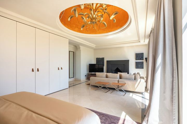 Room 34 of 152