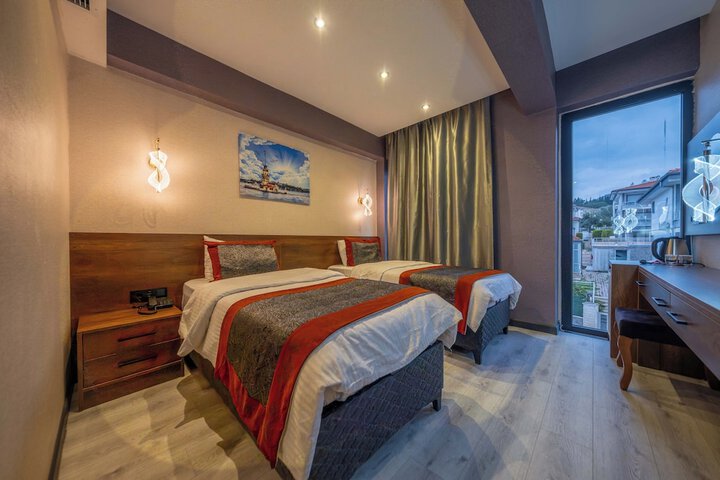 Room 4 of 16