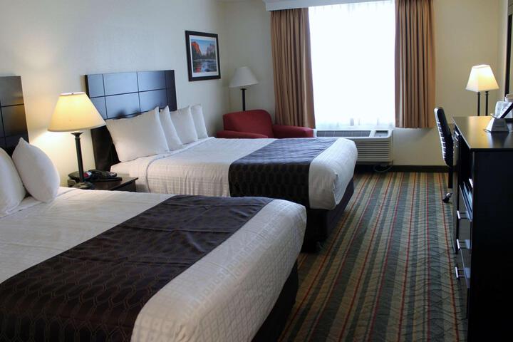 2 Queen Beds (20 of 21)
