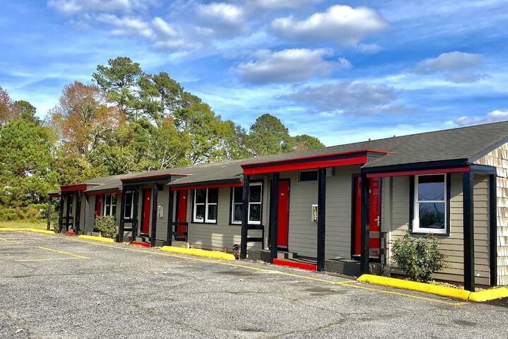 Whistling Pines - Daily & Extended Stay, Elizabeth City in Elizabeth City, NC