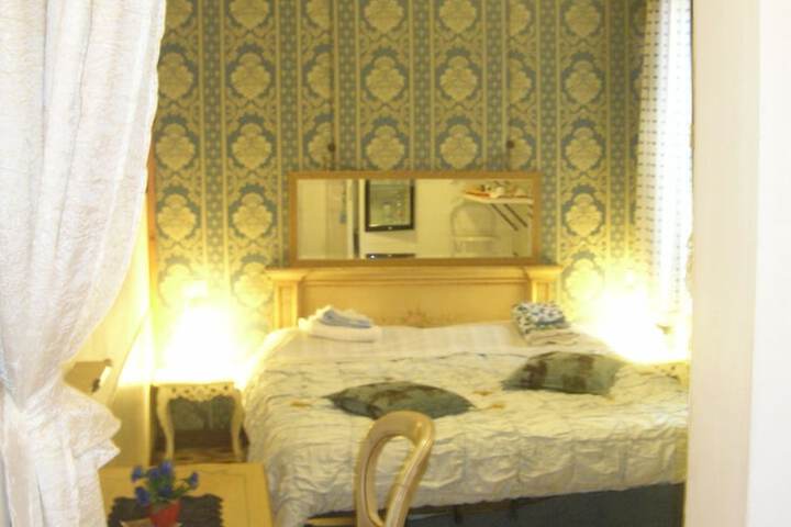 Room 18 of 166