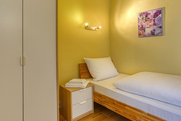 Room 12 of 34