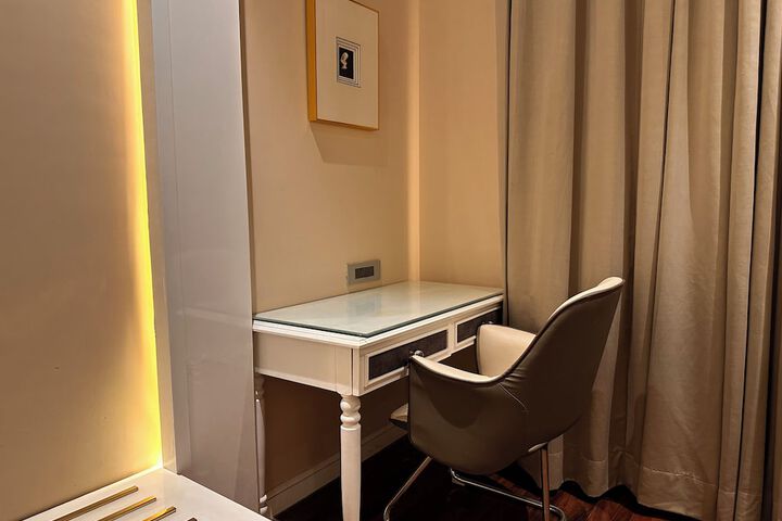Room 19 of 37