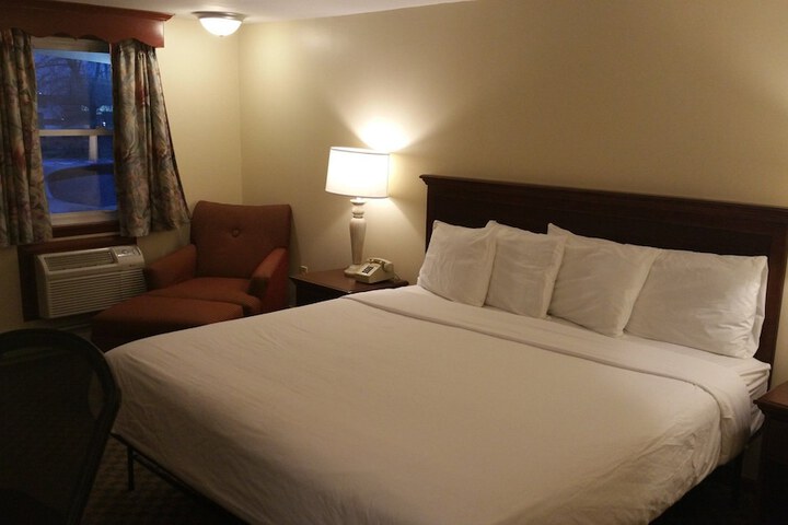 Room 10 of 24