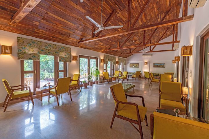 Lounge 49 of 75