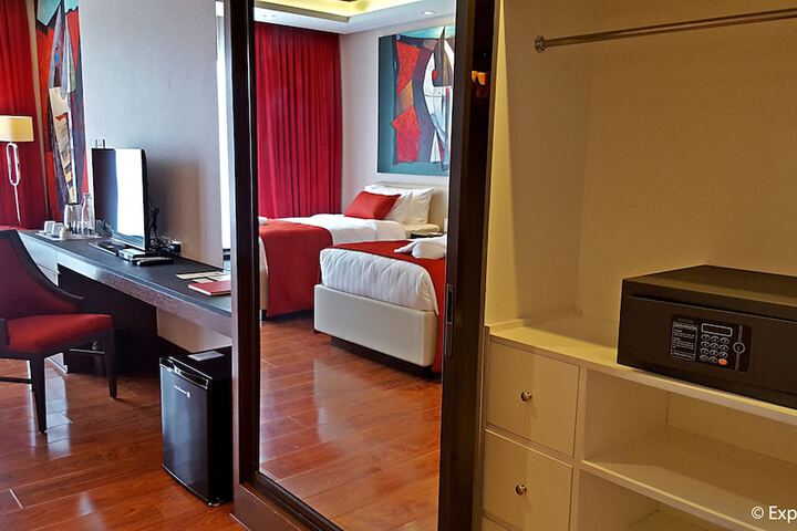 Room 10 of 91
