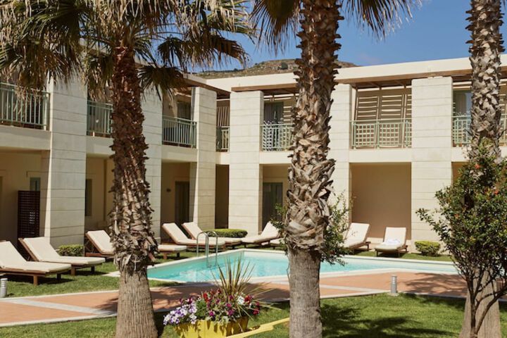 Hotel Exterior 113 of 136