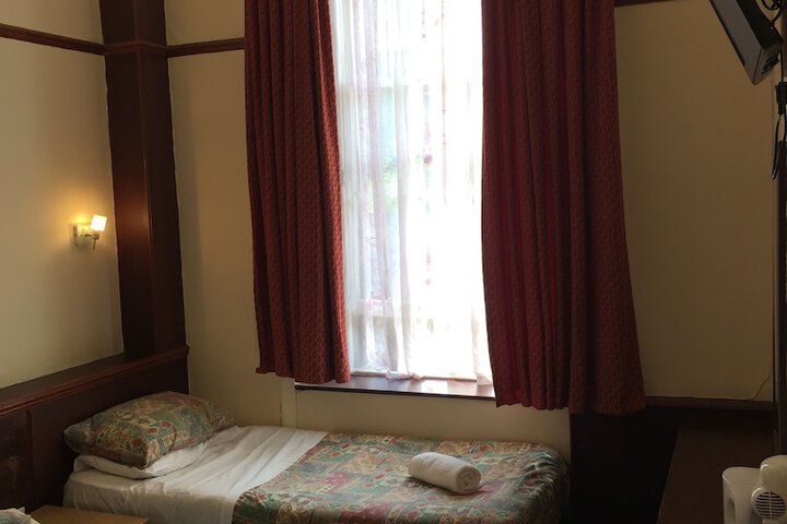 Room 19 of 80