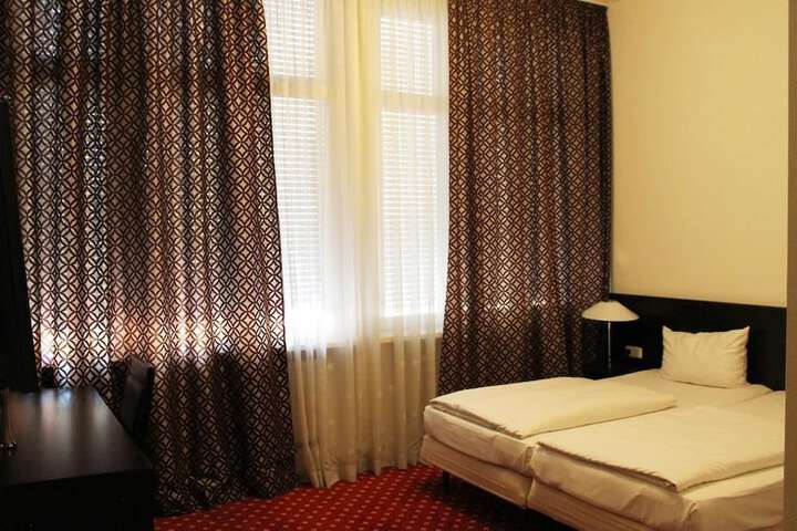 Room 3 of 29