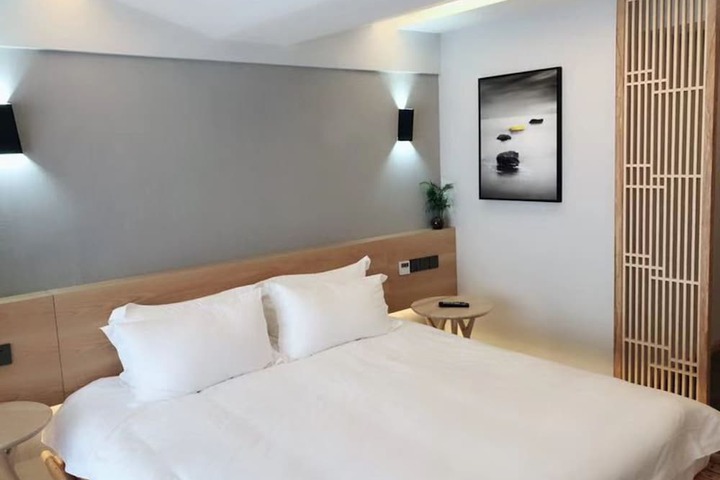 Room 13 of 63