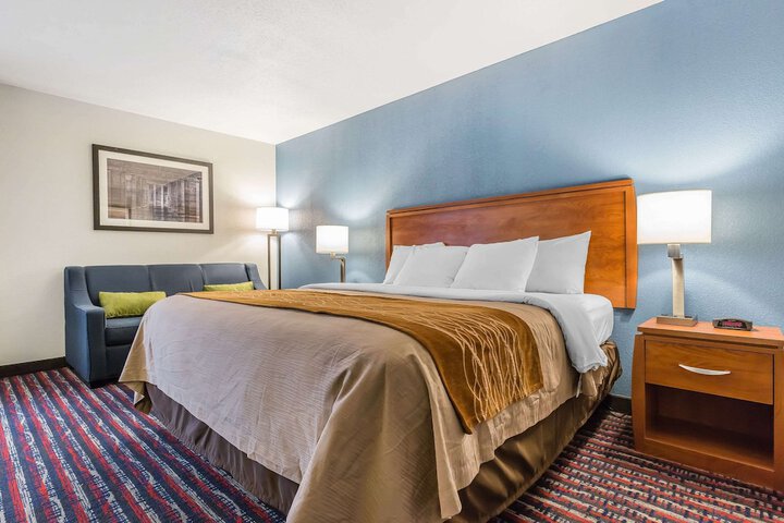 1 King Bed (9 of 19)