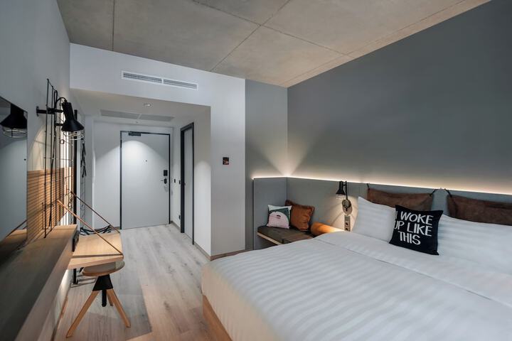 Room 8 of 74