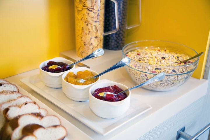 Breakfast/Coffee Service 24 of 29