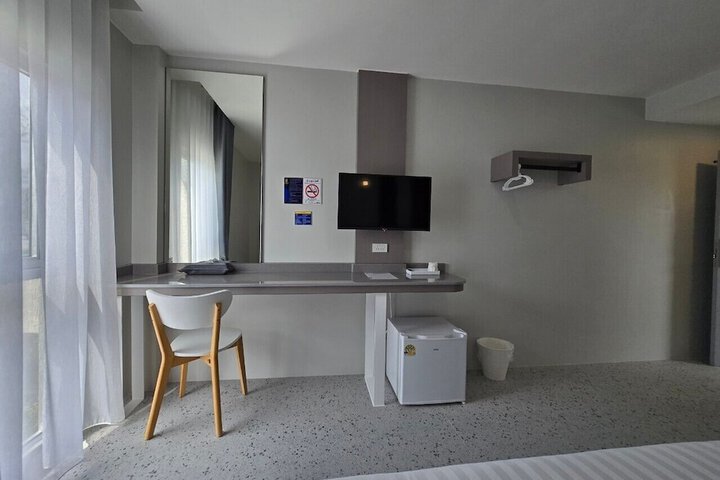Room 3 of 85