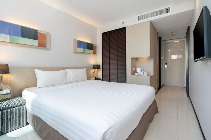 Room 30 of 106