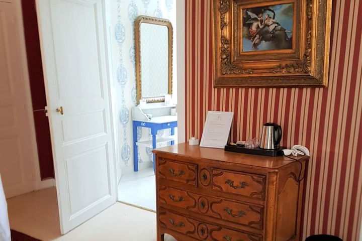 Room 28 of 40
