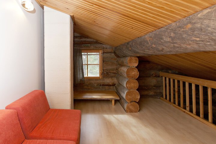 Room 4 of 135