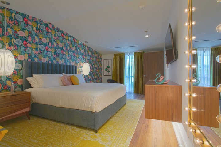 Room 13 of 28