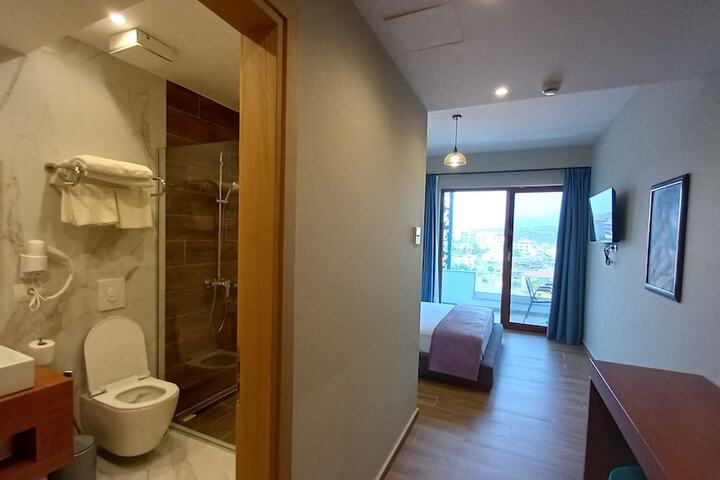 Room 21 of 104