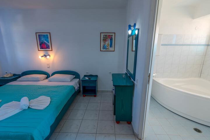 Room 3 of 107