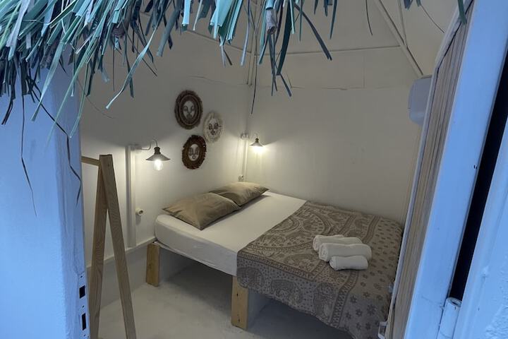 Room 6 of 14