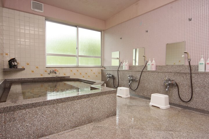 Room 4 of 8
